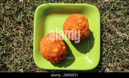 Indien boondi laddu sucré ou Motichoor laddoo fait de farine de gramme, Sweet Balls populaires bonbons traditionnels indiens. Banque D'Images