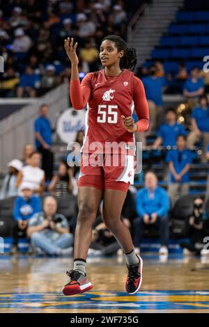 Le centre des Cougars de l’État de Washington Bella Murekatete (55) célèbre son match de basketball féminin de la NCAA contre les Bruins de l’UCLA, le dimanche 28 janvier 20 Banque D'Images