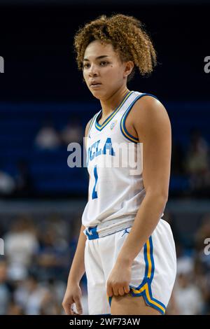 Les Bruins de l’UCLA gardent Kiki Rice (1 ans) lors d’un match de basketball féminin de la NCAA contre les Cougars de l’État de Washington, dimanche 28 janvier 2024, à Pauley Pavili Banque D'Images