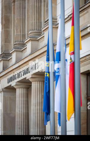 Der Landtag des Saarlandes gedenkt am Sonntag 28.01.2024 den Opfer des Nationalsozialismus. Im Fokus der Gedenkveranstaltung steht in diesem Jahr die Verfolgung von Juden in der NS Zeit. Dazu halten die Historikerin Kirstin Plötz sowie der Historiker Frederic Stroh Vorsträge. Der Tag des Gedenkens erinert an die Befreiung des Konzentrationslagers Auschwitz am 27. Januar 1945. *** Le dimanche 28 janvier 2024, le Parlement de l'État de la Sarre commémorera les victimes du national-socialisme. Cette année, l'événement commémoratif portera sur la persécution des Juifs pendant l'ère nazie l'historien Kirstin P. Banque D'Images