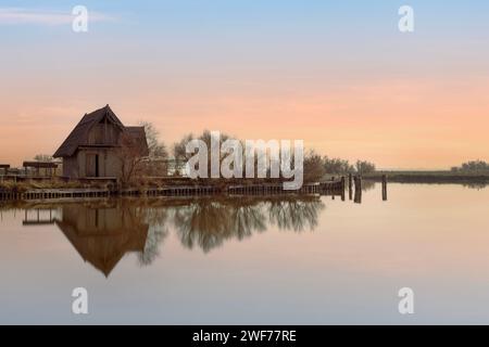 La Foce dans les Vallées de Comacchio, une zone humide dans le delta du Pô, Ferrare, Emilie-Romagne, Italie. Banque D'Images