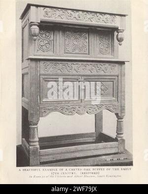 Le collectionneur de meubles : vieux meubles anglais du XVIIème & XVIII siècles. Publié par le livre Herbert Jenkins une introduction à l'étude des styles anglais des XVIIe et XVIIIe siècles par Edward W. Gregory avec 55 illustrations de meubles typiques de collections publiques et privées. Bel exemple d'un buffet de chêne sculpté du début du XVIIe siècle ( restauré) dans la salle 52 du Victoria and Albert Museum, South Kensington Banque D'Images