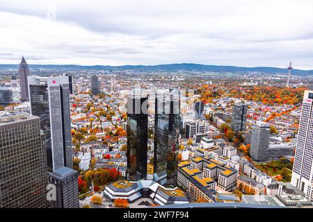 Vue de Francfort d'en haut sur les bâtiments de Skyline Banque D'Images