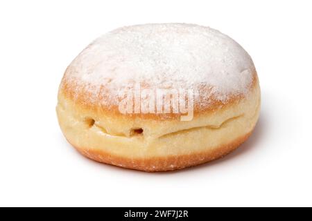 Beignet Berliner fraîchement cuit au four recouvert de sucre en gros plan isolé sur fond blanc Banque D'Images