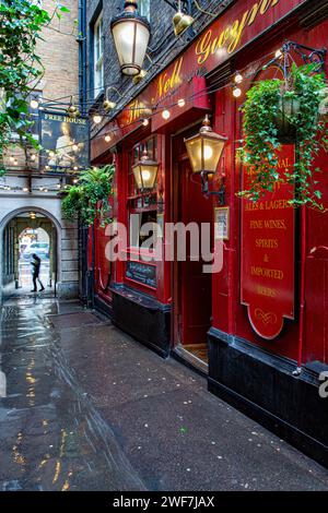 The Nell Gwynne Tavern, Bull Inn court, Covent Garden, Londres, Angleterre Banque D'Images