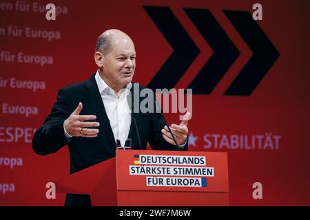 Bundeskanzler OLAF Scholz, aufgenommen im Rahmen der Europadelegiertenkonferenz der Sozialdemokratischen Partei Deutschlands in Berlin, 28.01.2024. Berlin Deutschland *** Chancelier fédéral OLAF Scholz, enregistré à la Conférence des délégués européens du Parti social-démocrate d'Allemagne à Berlin, 28 01 2024 Berlin Allemagne Copyright : xFelixxZahnx Banque D'Images