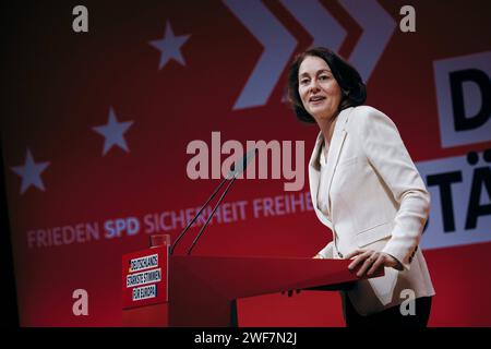 Katarina Barley, aufgenommen im Rahmen der Europadelegiertenkonferenz der Sozialdemokratischen Partei Deutschlands in Berlin, 28.01.2024. Berlin Deutschland *** Katarina Barley, enregistré à la Conférence des délégués européens du Parti social-démocrate d'Allemagne à Berlin, 28 01 2024 Berlin Allemagne Copyright : xFelixxZahnx Banque D'Images