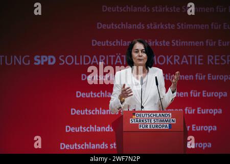 Katarina Barley, aufgenommen im Rahmen der Europadelegiertenkonferenz der Sozialdemokratischen Partei Deutschlands in Berlin, 28.01.2024. Berlin Deutschland *** Katarina Barley, enregistré à la Conférence des délégués européens du Parti social-démocrate d'Allemagne à Berlin, 28 01 2024 Berlin Allemagne Copyright : xFelixxZahnx Banque D'Images