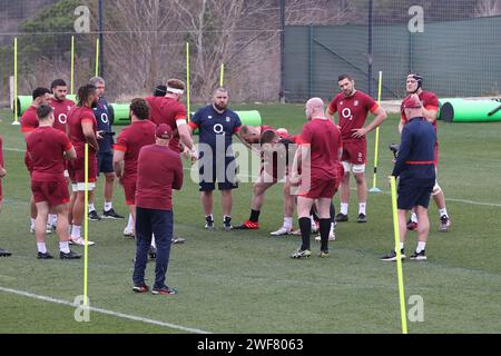 Gérone, Espagne, 29 janvier 2024, Tom Harrison entraîneur Scrum avec les attaquants anglais au camp d'entraînement de rugby masculin anglais Banque D'Images