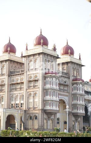 Le palais de Mysore, également connu sous le nom de palais Amba Vilas, est un palais historique situé à Mysore, Karnataka, en Inde. Banque D'Images