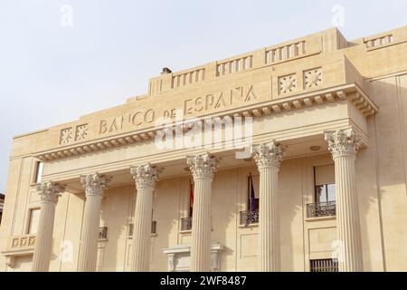 Malaga, Espagne- 26-01-2024 : l'architecture classique de la façade de Banco de Espana, présentant des colonnes corinthiennes et des pierres détaillées, parfait pour Banque D'Images