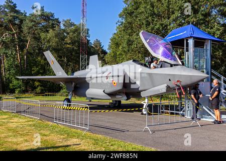 Maquette d'avion de chasse Lockheed Martin F-35 Lightning II de l'armée de l'air belge à la base aérienne de Kleine-Brogel. Belgique - 8 septembre 2023 Banque D'Images