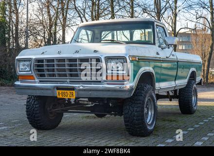 Schoonhoven, pays-Bas, 28.01.2024, camionnette classique Ford F100 ranger de 1979 Banque D'Images