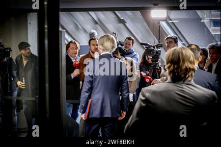 LA HAYE - Geert Wilders (PVV) arrive pour une conversation avec l'informateur Ronald Plasterk. Les représentants des factions PVV, VVD, NSC et BBB négocient la formation du cabinet. ANP ROBIN UTRECHT netherlands Out - belgique Out Banque D'Images