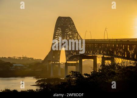 Pont des Amériques enjambe l'entrée Pacifique du canal de Panama, Panama, Amérique centrale - stock photo Banque D'Images