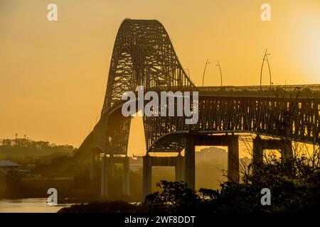 Pont des Amériques enjambe l'entrée Pacifique du canal de Panama, Panama, Amérique centrale - stock photo Banque D'Images