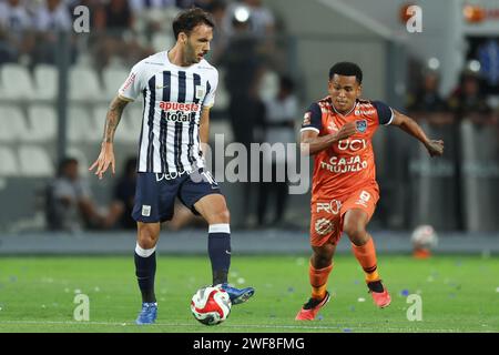 Sebastian Rodriguez d'Alianza Lima lors du match de Liga 1 entre Alianza de Lima et Cesar Vallejo a joué au Nacional Stadium le 28 janvier 2024 à Lima, au Pérou. (Photo de Miguel Marrufo / PRESSINPHOTO) Banque D'Images