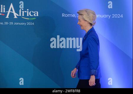 Rome - Sénat Italie Sommet Afrique intitulé ItaliAfrica Un pont croissance commune dans la photo Ursula Von der Leyen usage éditorial seulement Banque D'Images