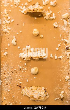 Vue rapprochée du bar à bonbons aromatisé à la crème glacée. Flou artistique Banque D'Images