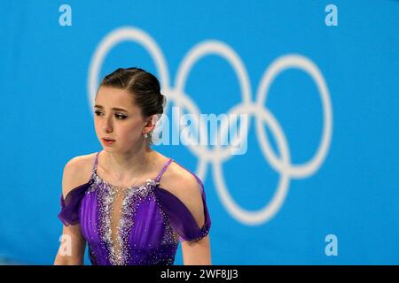 Photo de dossier datée du 15/02/22 de Kamila Valieva. Une interdiction de dopage de quatre ans a été imposée à la patineuse artistique russe Kamila Valieva, et ses résultats aux Jeux olympiques d'hiver de 2022 ont été disqualifiés. La nouvelle selon laquelle Valieva avait été testée positive à une substance interdite, la trimétazidine, lors des championnats nationaux russes en décembre 2021 a émergé lors des Jeux d’hiver de l’année suivante à Pékin. Elle avait 15 ans à l'époque. Date d'émission : lundi 29 janvier 2024. Banque D'Images