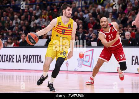 Milan, Italie. 26 janvier 2024. Italie, Milan, janvier 26 2024 : Dario Brizuela (Barcelone) arrive au panier au 2e quart-temps lors du match de basket EA7 Emporio Armani Milan vs FC Barcelone, Euroleague 2023-24 tour 23 (photo de Fabrizio Andrea Bertani/Pacific Press/Sipa USA) crédit : SIPA USA/Alamy Live News Banque D'Images