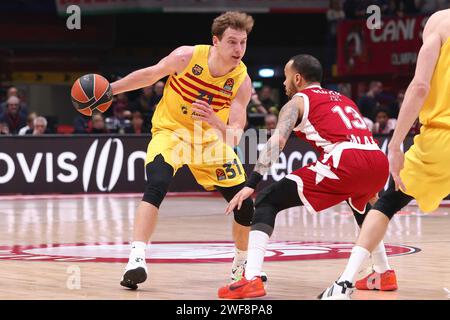 Milan, Italie. 26 janvier 2024. Italie, Milan, janvier 26 2024 : Rokas Jokubaitis (Barcelone) attaque le panier au 2e quart-temps lors du match de basket EA7 Emporio Armani Milan vs FC Barcelone, Euroleague 2023-24 tour 23 (photo de Fabrizio Andrea Bertani/Pacific Press/Sipa USA) crédit : SIPA USA/Alamy Live News Banque D'Images