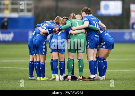 Everton FC - Leicester City FC Barclays Womens Super League WALTON HALL PARK STADIUM, ANGLETERRE - JANVIER 28. 2024 équipe Everton se blottit lors du match de Super League féminin Barclays entre Everton FC et Leicester City FC au Walton Hall Park Stadium le 28 2024 janvier à Liverpool en Angleterre. (Photo Alan Edwards pour F2images) Banque D'Images