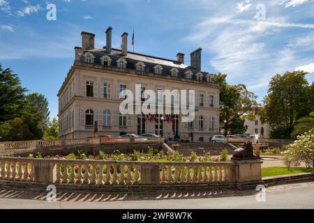 Epernay, France - juillet 23 2020 : l'hôtel de ville d'Épernay, construit vers 1858 par l'architecte de la gare Montparnasse, Victor Lenoir pour l'Auban. Banque D'Images