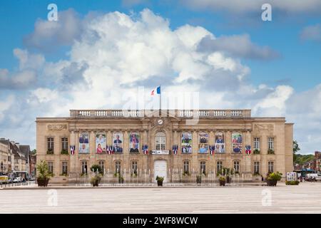 Beauvais, France - août 24 2020 : l'Hôtel de ville de Beauvais est situé dans le centre-ville. Il abrite les services administratifs et politiques de la ci Banque D'Images