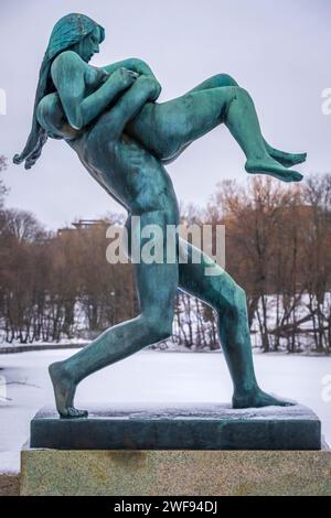 Statues du sculpteur norvégien Gustav Vigeland au parc Frogner à Oslo, Norvège Banque D'Images