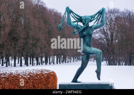 Statues du sculpteur norvégien Gustav Vigeland au parc Frogner à Oslo, Norvège Banque D'Images