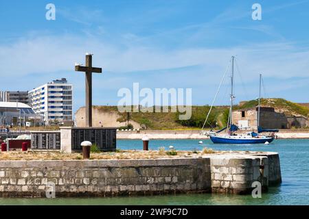 Calais, France - juin 22 2020 : le Calvaire des marins au quai du Angoulême Banque D'Images