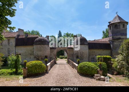 Cuise-la-Motte, France - Mai 27 2020 : le Château de Cuise (français : Château de Cuise) est situé dans la région naturelle du Soissonnais et de l'ancien du Banque D'Images