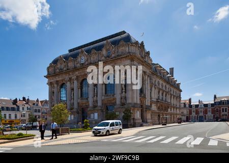 Calais, France - juin 22 2020 : le Grand Théâtre de Calais a été inauguré en 1905 afin de fournir un nouveau théâtre après la fusion des villes de Calais Banque D'Images