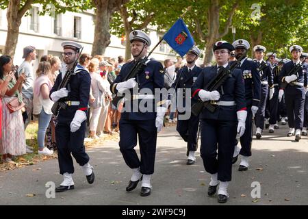 Brest, France - 14 juillet 2022 : soldats de la force d'action navale de Brest, de la base navale aéronautique de Landivisiau en marche pour le 14 juillet. Banque D'Images