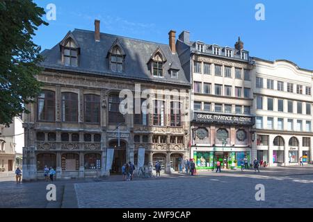 Rouen, France - juillet 27 2017 : bâtiments anciens (ancien bureau des finances et pharmacie centrale) sur la place de la Cathédrale. Banque D'Images
