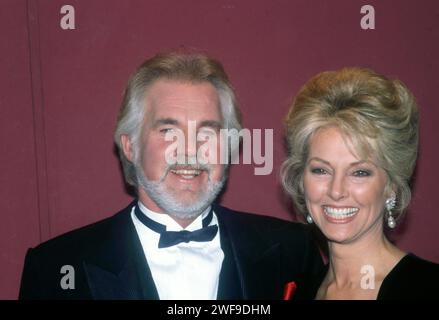 Kenny Rogers avec sa femme, Mariane Gordon, lors d'un événement de célébrité, New York 1980s.. Photo : Collection Oscar Abolafia/Everett (kennyrogers002) Banque D'Images