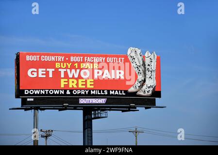 Nashville, TN, USA - 22 septembre 2019 : panneau d'affichage pour Boot Country Boot Factory Outlet à Nashville Tennessee. Banque D'Images