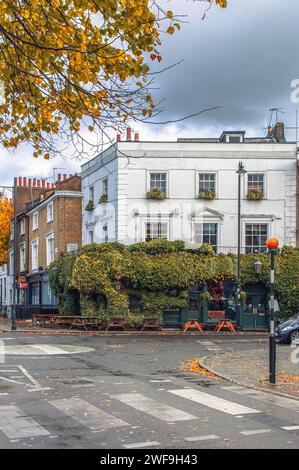 The Hemingford Arms pub, sur Hemingford Road à Londres, Royaume-Uni Banque D'Images