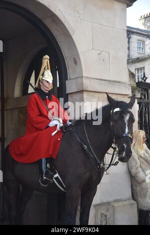 GARDIENS DE CONFIANCE DU MONARQUE le sauveteur de la cavalerie montée de la maison des rois à Londres Banque D'Images