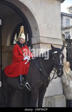 GARDIENS DE CONFIANCE DU MONARQUE le sauveteur de la cavalerie montée de la maison des rois à Londres Banque D'Images