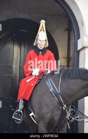 GARDIENS DE CONFIANCE DU MONARQUE le sauveteur de la cavalerie montée de la maison des rois à Londres Banque D'Images