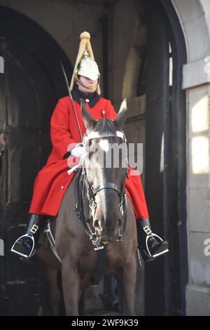 GARDIENS DE CONFIANCE DU MONARQUE le sauveteur de la cavalerie montée de la maison des rois à Londres Banque D'Images