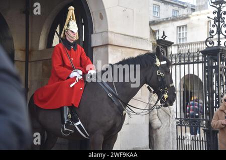 GARDIENS DE CONFIANCE DU MONARQUE le sauveteur de la cavalerie montée de la maison des rois à Londres Banque D'Images