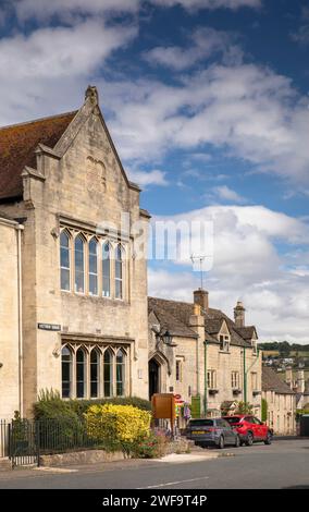 Royaume-Uni, Angleterre, Gloucestershire, Painswick, Victoria Square, hôtel de ville et bibliothèque Banque D'Images