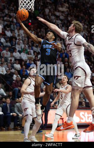 Blacksburg, Virginie, États-Unis. 29 janvier 2024. Jeremy Roach (3 ans), garde des Duke Blue Devils, se met à l'écart pendant le match de basket-ball de la NCAA entre les Duke Blue Devils et les Virginia Hokies au Cassell Coliseum à Blacksburg, en Virginie. Jonathan Huff/CSM/Alamy Live News Banque D'Images