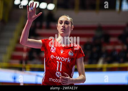 Busto Arsizio, Italie. 28 janvier 2024. Federica Carletti #11 de UYBA volley vu lors du match Serie A1 Women 2023/2024 entre UYBA volley et Pinerolo à E-Work Arena. Score final ; UYBA volley 2:3 Pinerolo. (Photo de Fabrizio Carabelli/SOPA Images/Sipa USA) crédit : SIPA USA/Alamy Live News Banque D'Images