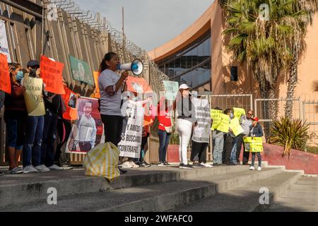 Chilpancingo, Guerrero, Mexique. 29 janvier 2024. Les parents, les amis et le groupe de proches de la disparue mari Herrera ont exigé une rencontre avec le gouverneur de l'État Evelyn Salgado Pineda parce que l'enquête et la recherche de Sigifredo Villalba Torres n'ont pas progressé depuis plus de trois semaines. (Image de crédit : © David Juarez/ZUMA Press Wire) USAGE ÉDITORIAL SEULEMENT! Non destiné à UN USAGE commercial ! Banque D'Images