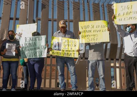 Chilpancingo, Guerrero, Mexique. 29 janvier 2024. Les parents, les amis et le groupe de proches de la disparue mari Herrera ont exigé une rencontre avec le gouverneur de l'État Evelyn Salgado Pineda parce que l'enquête et la recherche de Sigifredo Villalba Torres n'ont pas progressé depuis plus de trois semaines. (Image de crédit : © David Juarez/ZUMA Press Wire) USAGE ÉDITORIAL SEULEMENT! Non destiné à UN USAGE commercial ! Banque D'Images