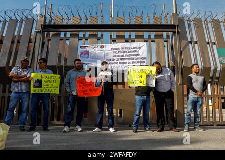 Chilpancingo, Guerrero, Mexique. 29 janvier 2024. Les parents, les amis et le groupe de proches de la disparue mari Herrera ont exigé une rencontre avec le gouverneur de l'État Evelyn Salgado Pineda parce que l'enquête et la recherche de Sigifredo Villalba Torres n'ont pas progressé depuis plus de trois semaines. (Image de crédit : © David Juarez/ZUMA Press Wire) USAGE ÉDITORIAL SEULEMENT! Non destiné à UN USAGE commercial ! Banque D'Images